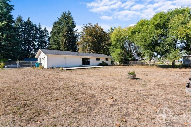Building Photo - 8805 NE 90th Ave
