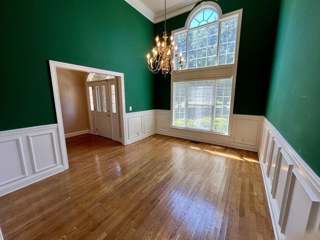 Building Photo - 3BR 2.5BA + Bonus Executive Townhome Near MTSU, FREE Lawn Care!