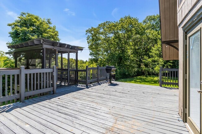 Building Photo - 272 Rio Vista Dr