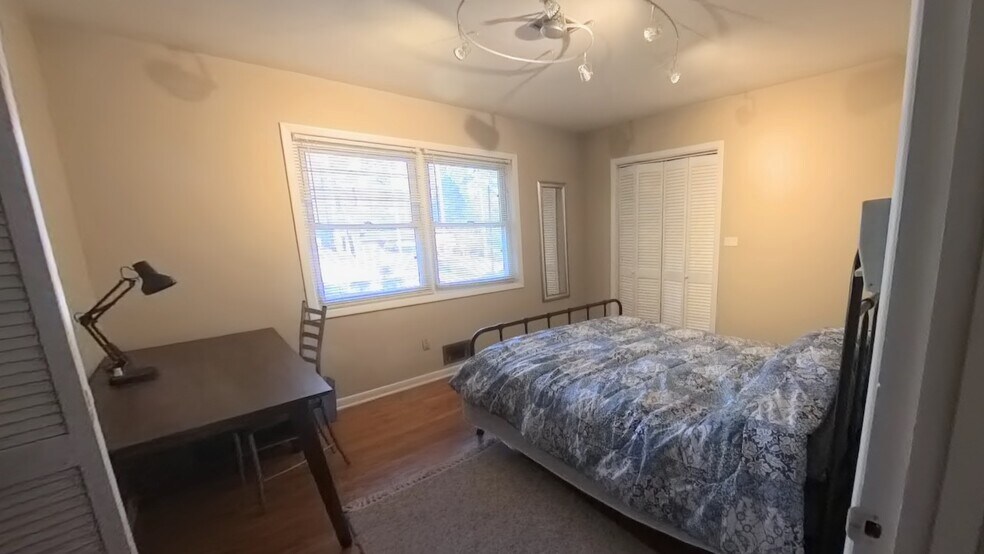 Building Photo - 2510 Headland Dr