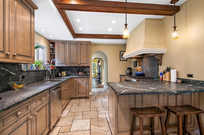 Building Photo - 2023-2027 W 108th Pl