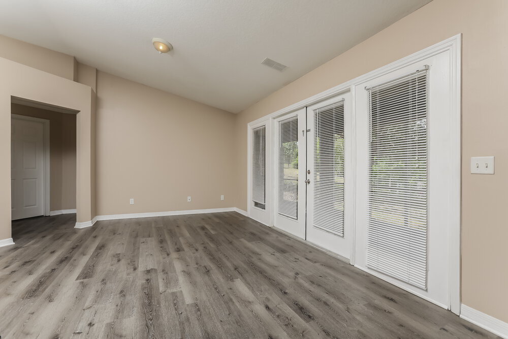 Building Photo - 210 Bloxam Ave