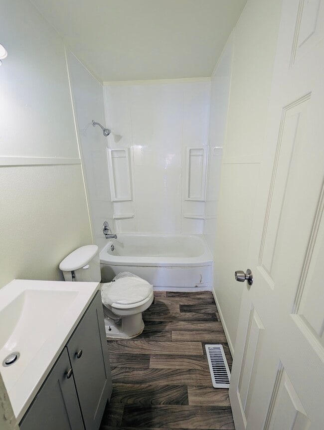 Building Photo - 2513 Lester St