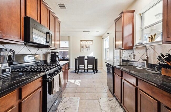 Building Photo - 10422 Lyndon Meadows Dr