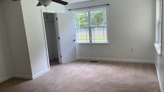 Building Photo - 179 Parker Ln