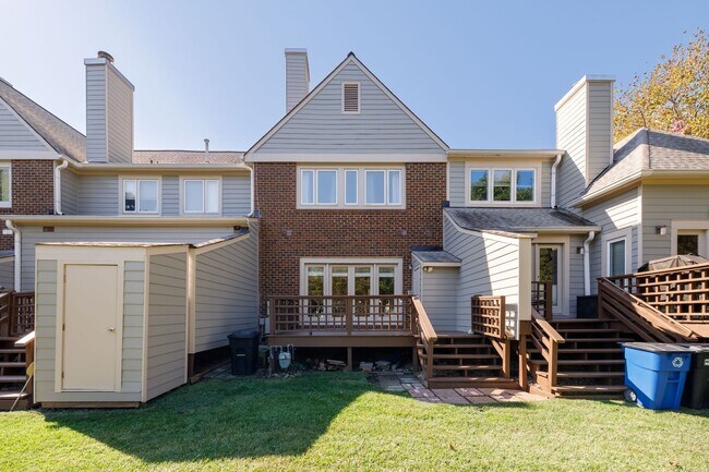 Building Photo - 9154 Lakeland Dr