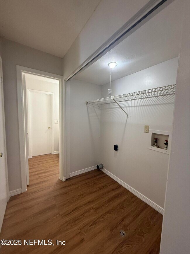 Building Photo - 459 Bentwood Ln