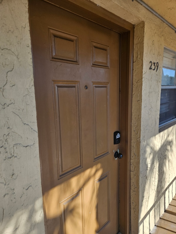 Building Photo - 422 Lakeside Dr