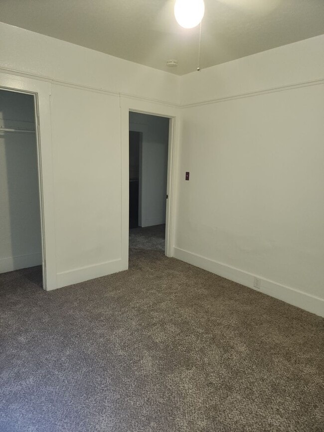 Building Photo - Charming 2 Bedroom 1 bathroom Downtown Modesto Home