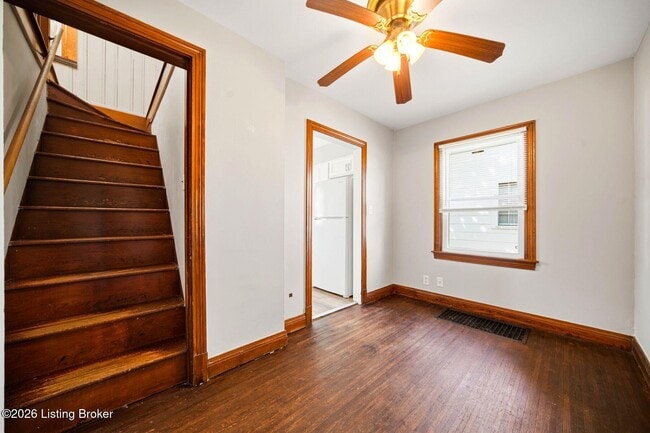 Building Photo - 1050 Oakwood Ave