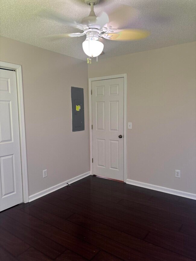 Building Photo - 20 Walden Cir