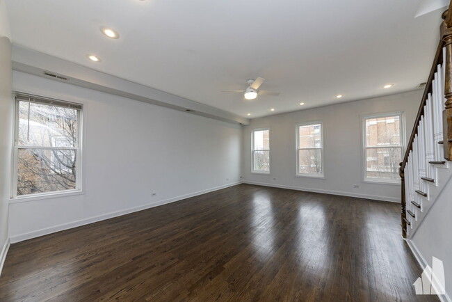 Building Photo - 1426 N Greenview Ave