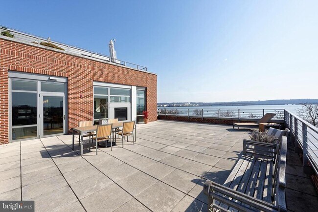 Building Photo - 601 N Fairfax St