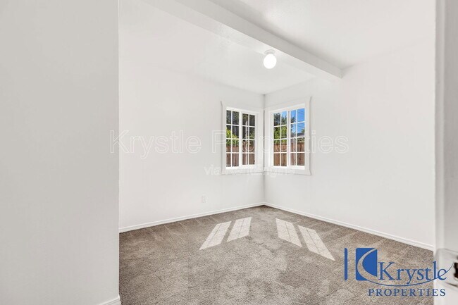 Building Photo - 1038 Thelma Ave