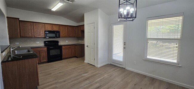 Building Photo - 606 Lakemont Dr