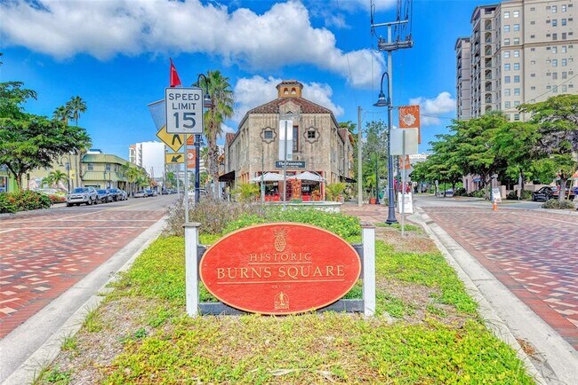 Building Photo - 1937 Boyce St