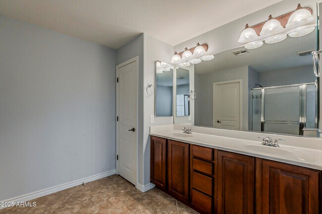 Building Photo - 4592 E Gleneagle Dr