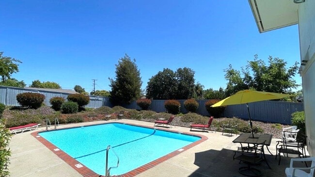 Building Photo - Pacheco Nice 2 bedroom 2 bath condo w/ com...