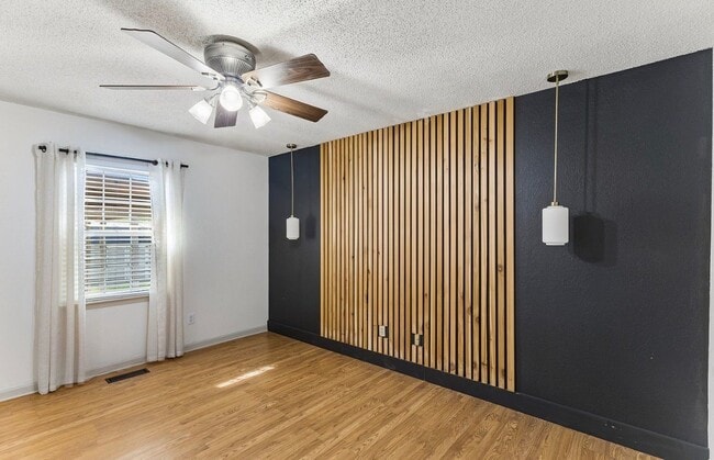 Building Photo - 1646 Lillian Cir