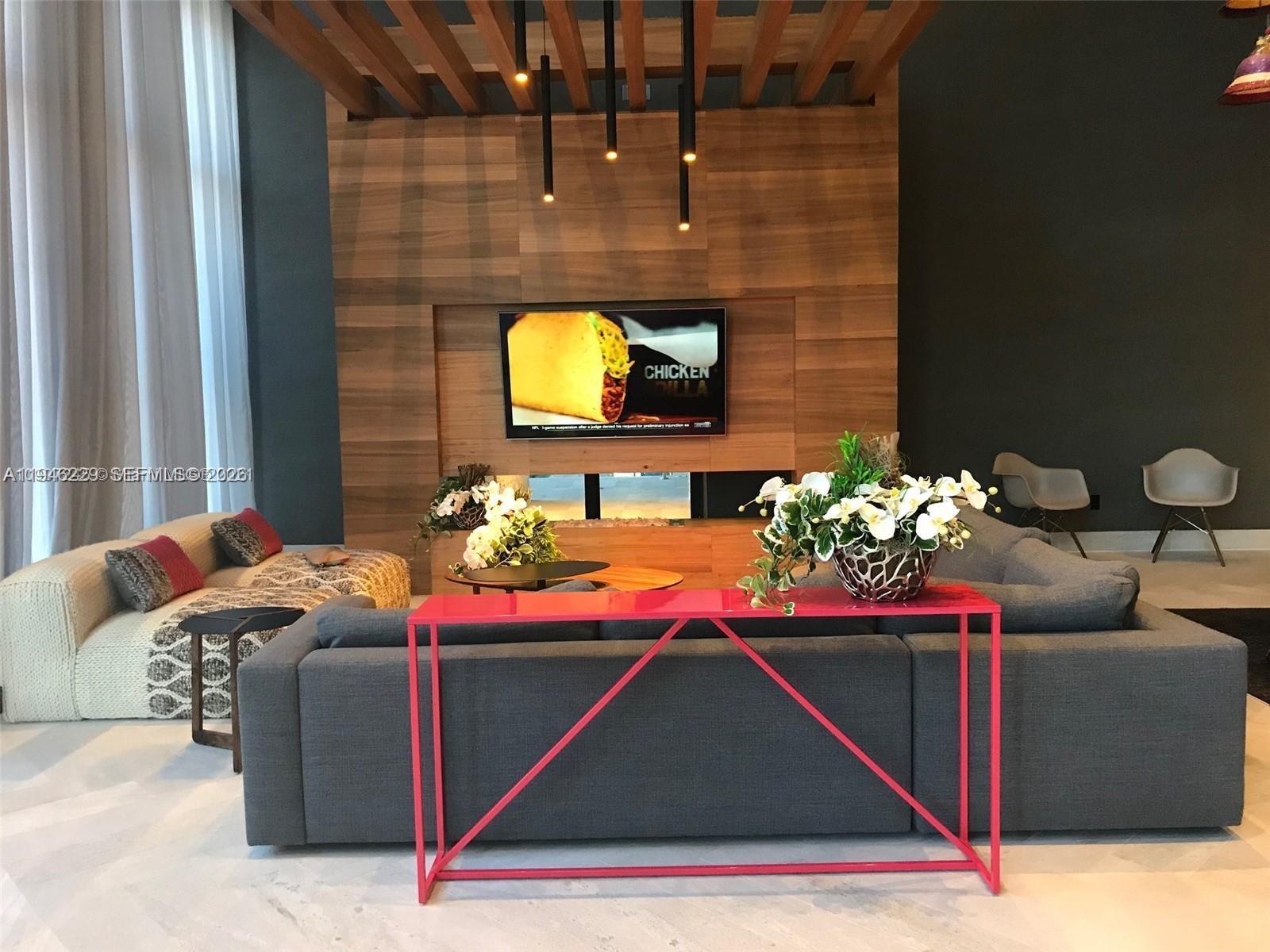 Building Photo - 1010 Brickell Ave