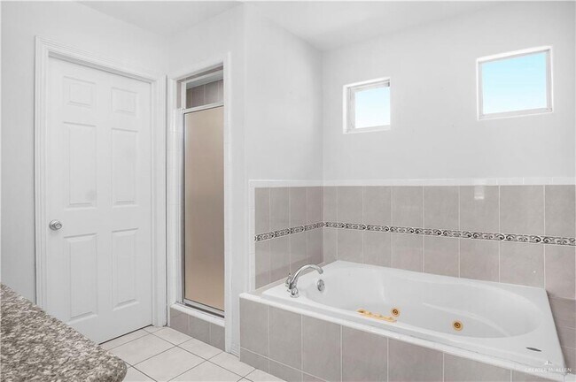 Building Photo - 2622 Easy St