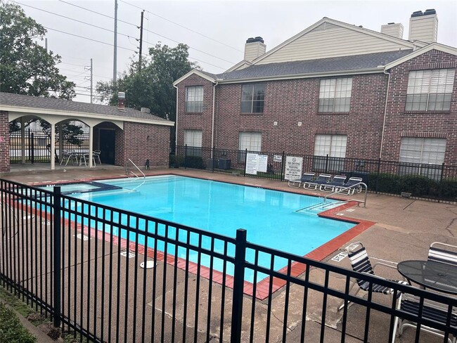 Building Photo - 2121 El Paseo St