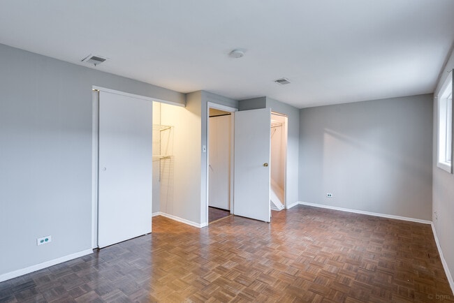 Building Photo - 18W269 Kirkland Ln