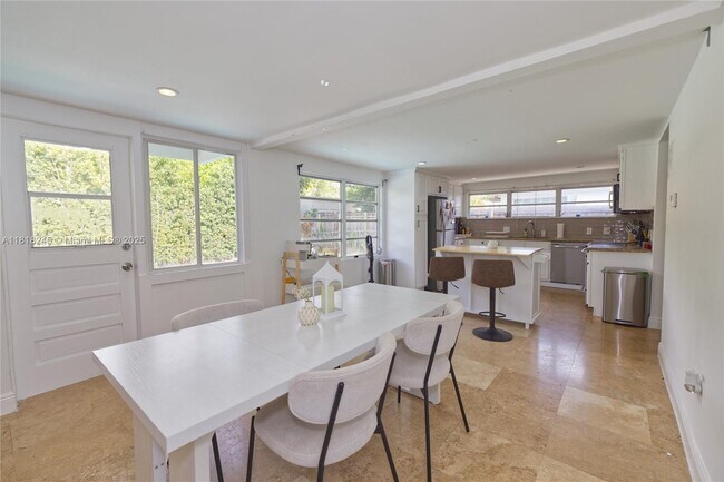 Building Photo - 8240 SW 62nd Ct