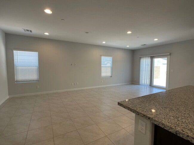 Building Photo - 4 BED 2 BATH 2 CAR GARAGE SINGLE STORY SINGLE FAMILY HOME w/ PAVED BACKYARD IN CADENCE COMMUNITY,...