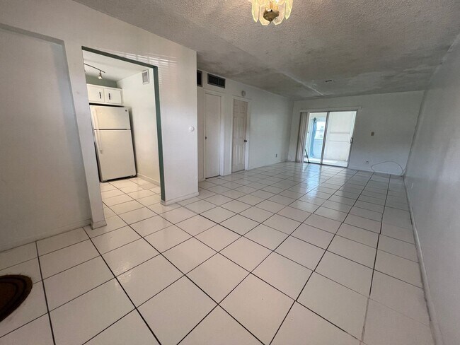 Building Photo - Charming Unit Apartment in Lauderhill