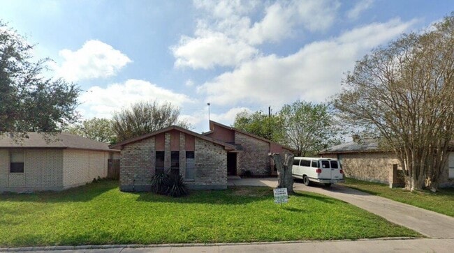 Building Photo - 10849 Eastwood Dr
