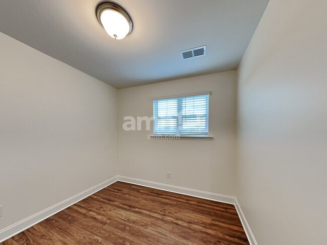 Building Photo - 133 Hazel Pk Dr