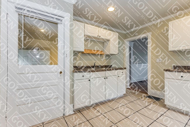 Building Photo - 1309 W Jackson St