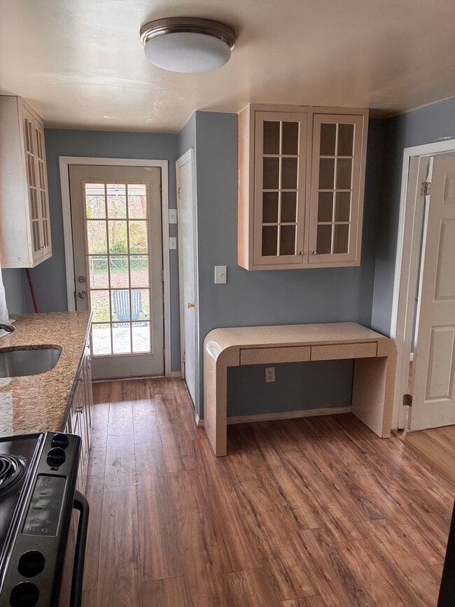 Building Photo - Charming 2BR House in Gibbstown