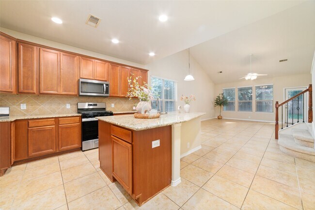 Building Photo - 6403 Guilford Glen Ln