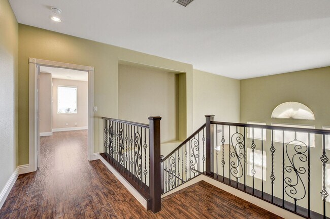 Building Photo - Stunning Summerlin Pool Home!