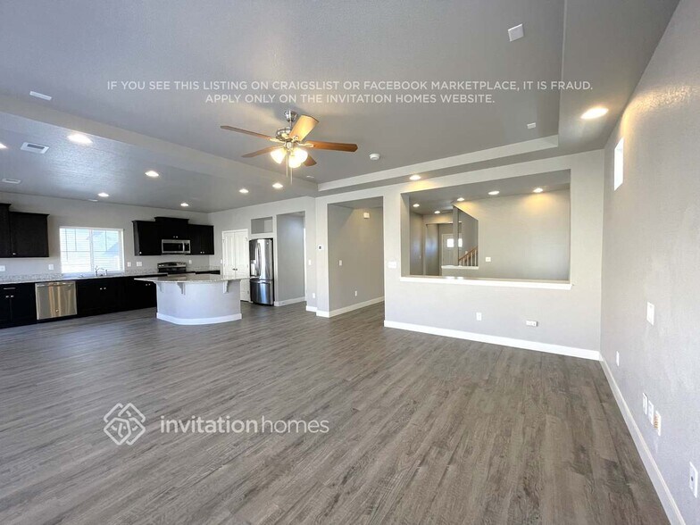Building Photo - 9234 Castle Oaks Dr
