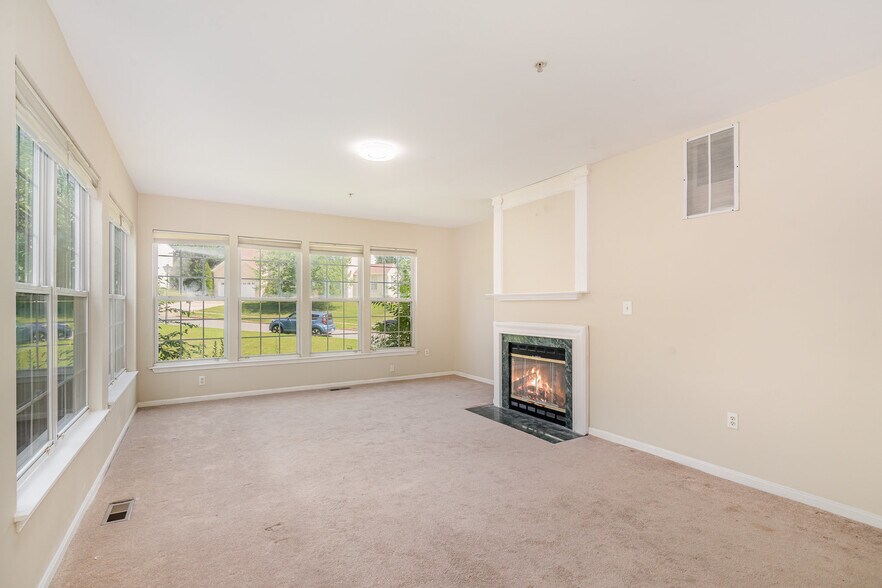 Building Photo - 200 Woodgreen Cir