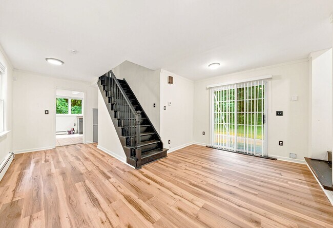 Building Photo - 8 McCroy Dr