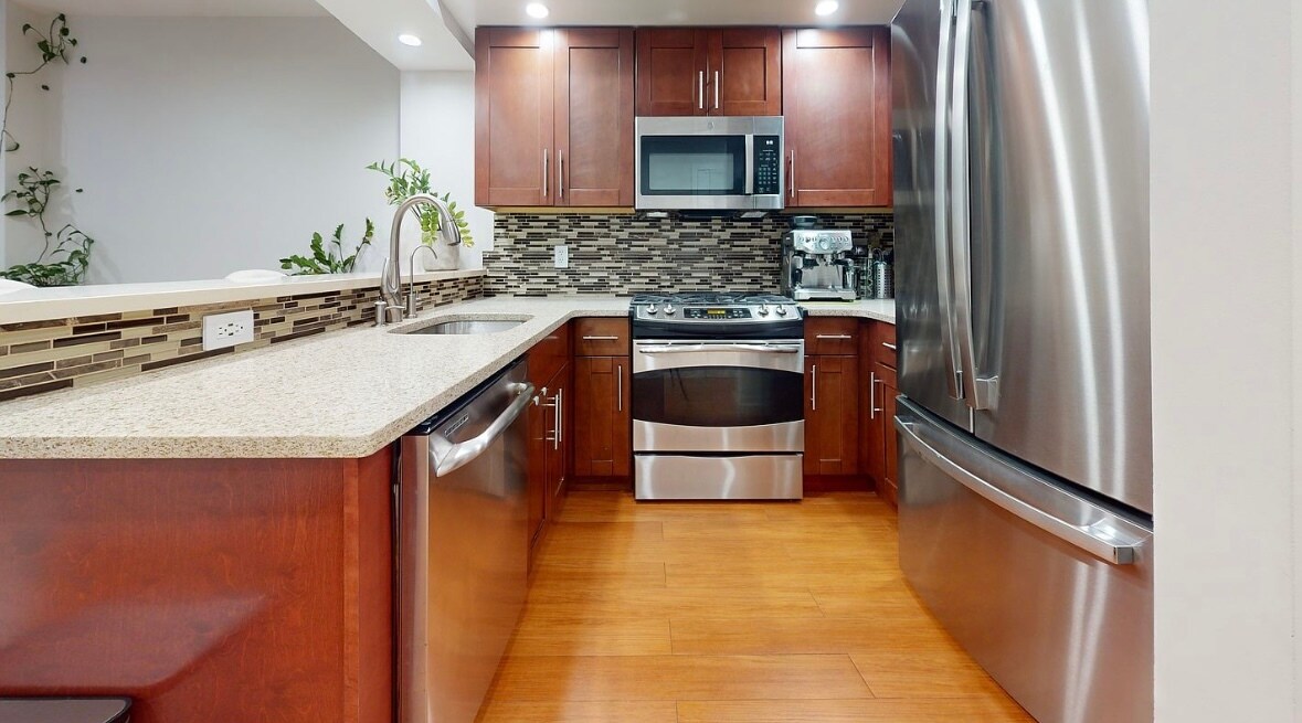 Building Photo - 2112 33rd St
