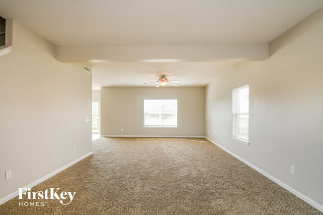 Building Photo - 8728 N Springview Dr