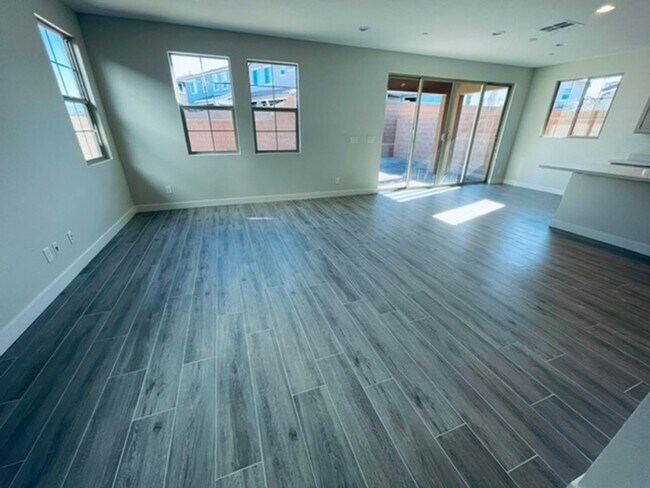 Building Photo - 72 Verde Rosa Dr