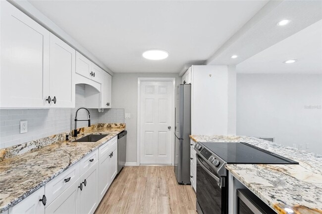 Building Photo - 5648 Saren Dr