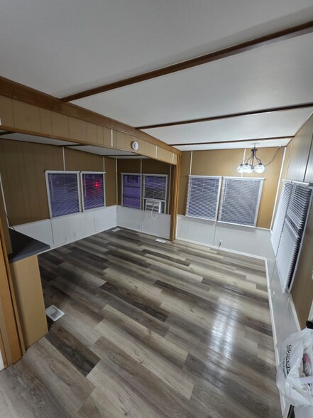 Building Photo - 905 W 37th Ave