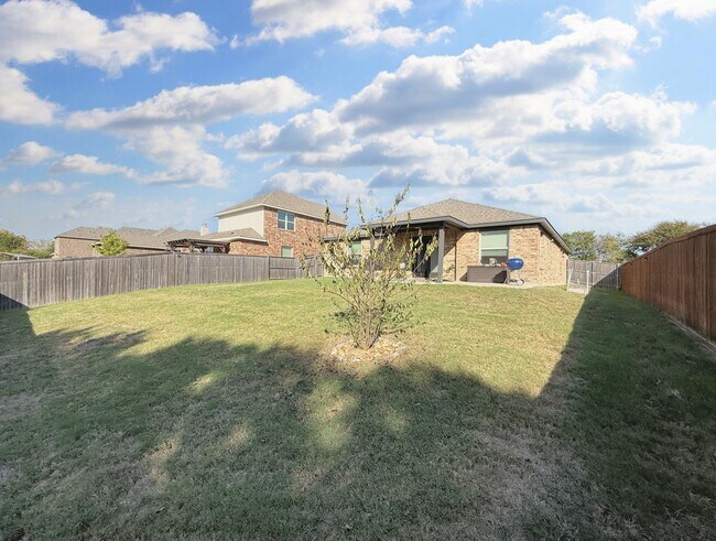 Building Photo - Charming 3-Bedroom Single-Story Home with ...