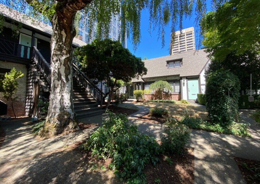 Building Photo - Canterbury Court