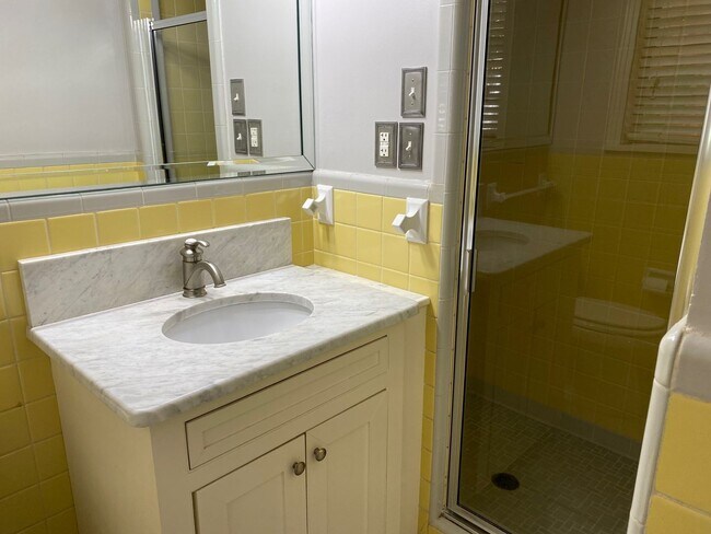 Building Photo - Beautiful 3/2 in South Highlands