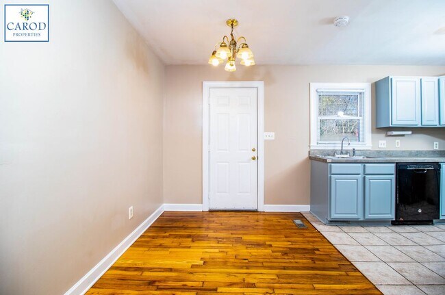 Building Photo - Cozy Cottage Near Uptown Charlotte
