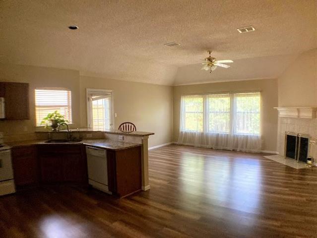 Building Photo - 4806 Redwood Dr