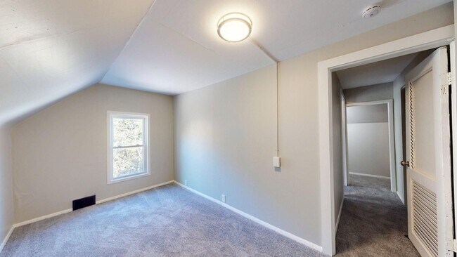 Building Photo - Cudell/West Blvd neighborhood; 4 bedroom/1 bath single family house for rent!